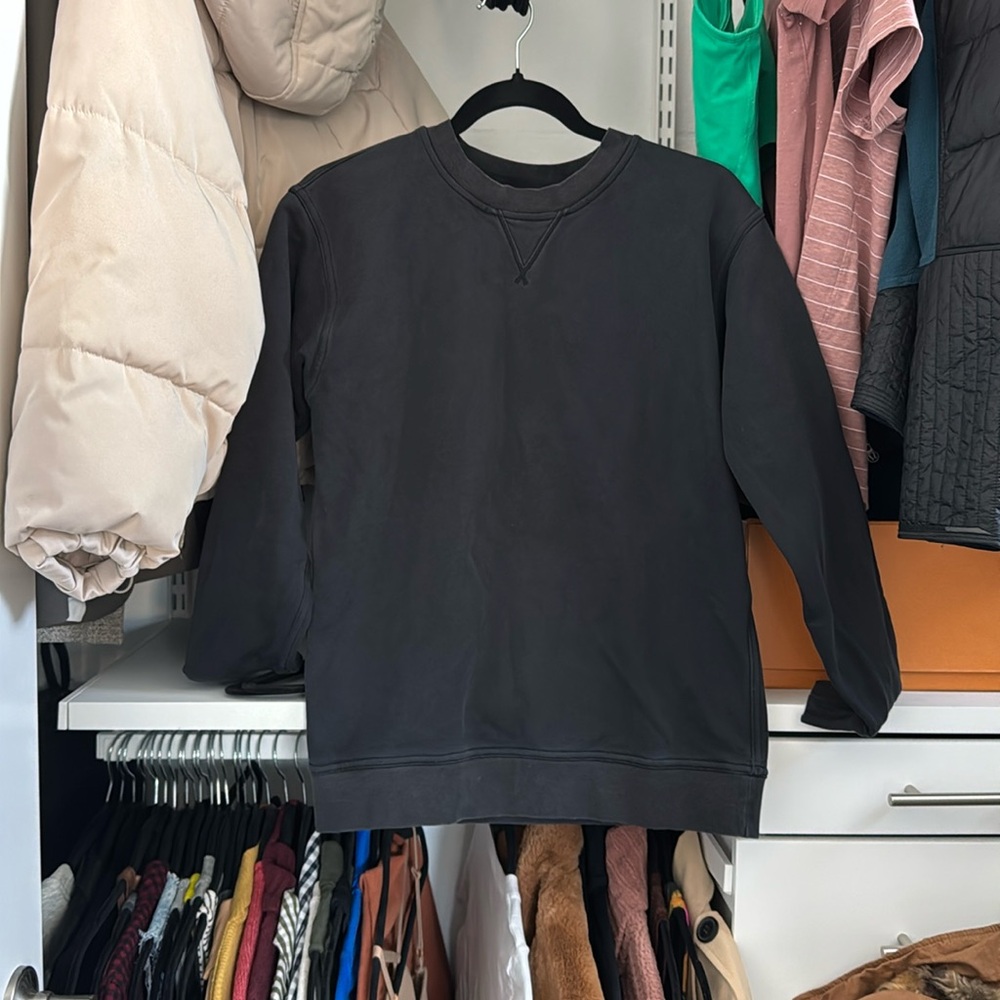 Classic Black Crewneck Sweatshirt - Unbranded